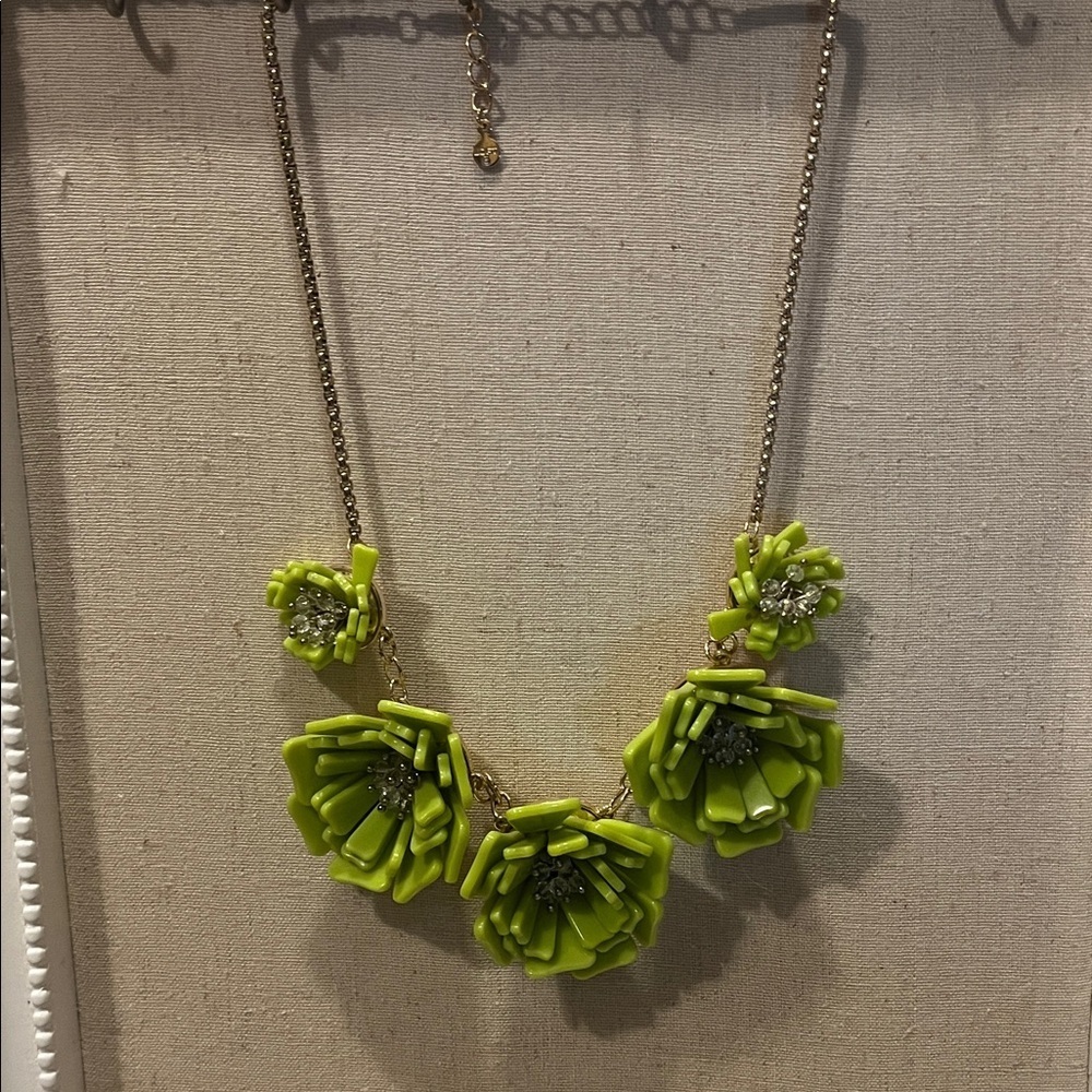 Loft green flower necklace